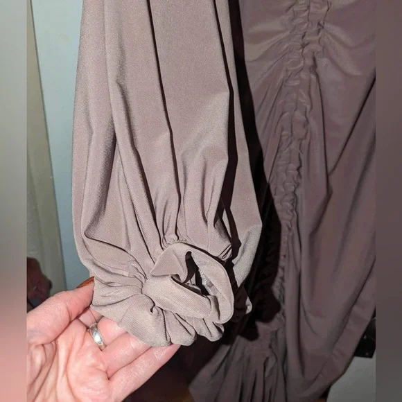 Beautiful Nude/Beige Dress - Picture 4 of 6